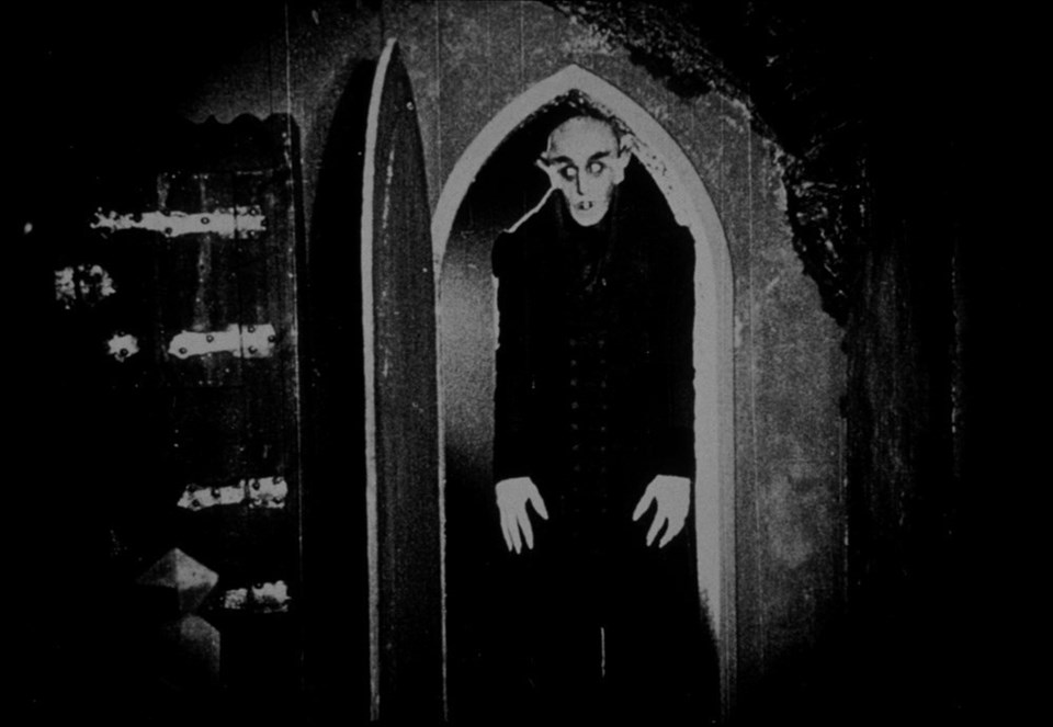 Bill Skarsgard ve Lily-Rose Depp Nosferatu için bir araya geliyor - 1