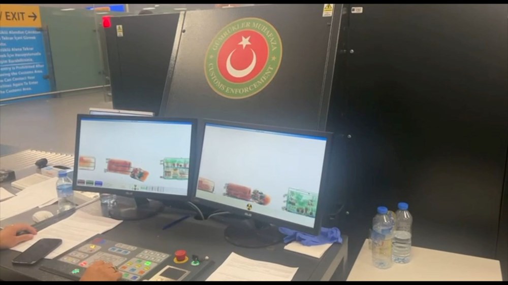 İstanbul Havalimanı’nda 27 milyon liralık operasyon | Valizi yanındakine verince yakalandı - 3