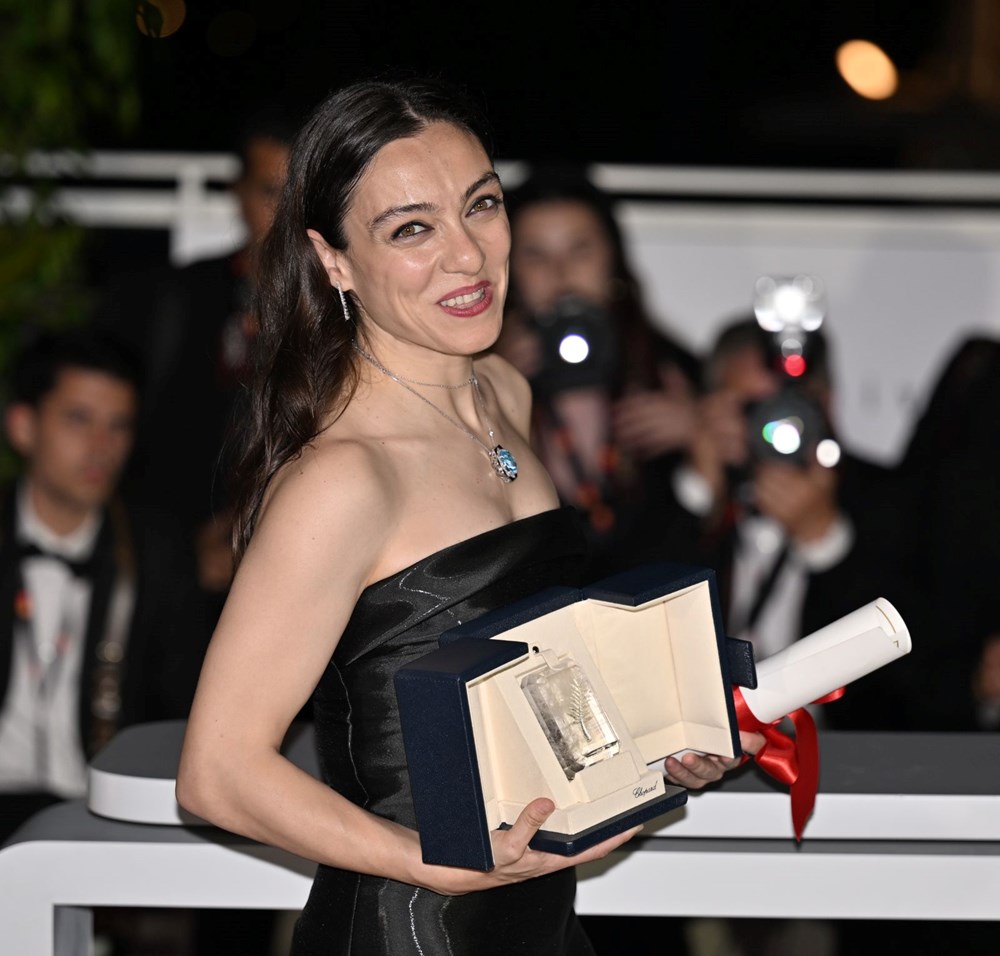 Cannes'dan ödülle dönen Merve Dizdar'a tebrik mesajları yağdı - 6