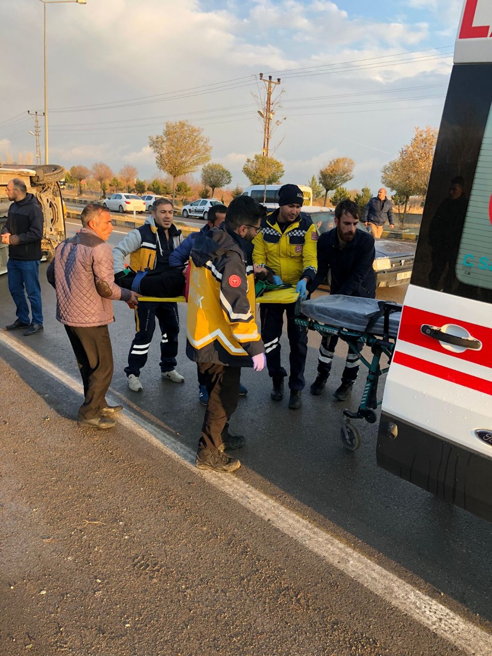 Okul servis minibüsü devrildi: 11 öğrenci yaralı - 4