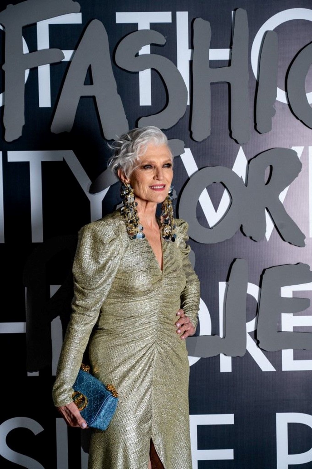 Elon Musk'ın annesi Maye Musk Sports Illustrated'e mayolu poz veren en yaşlı kadın oldu - 2