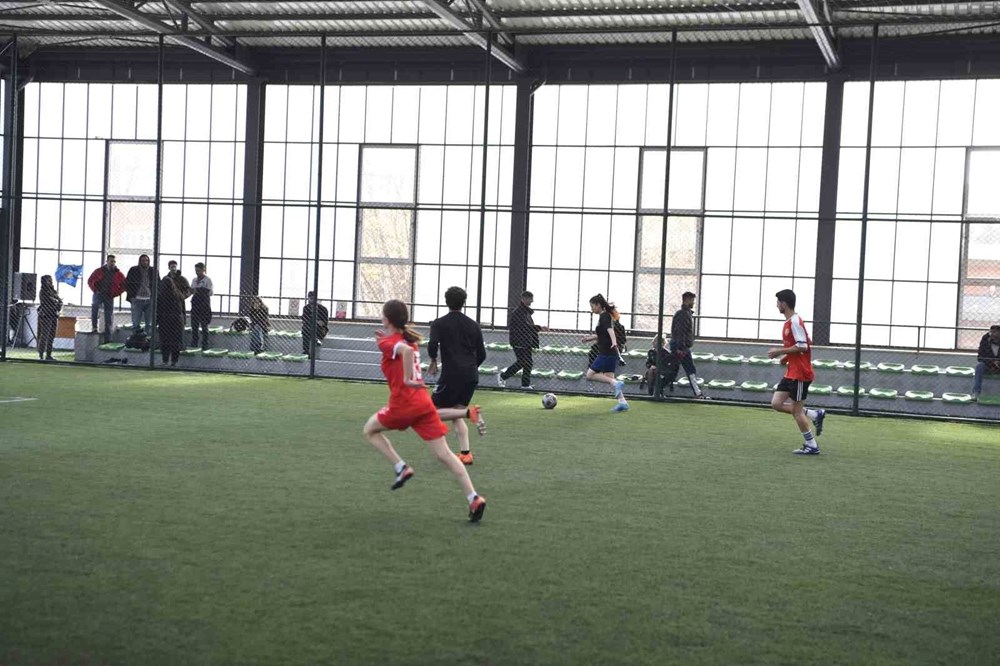 Halı sahada düştü, kafasını duvara çarptı: 1 milyon lira tazminat kazandı - 4