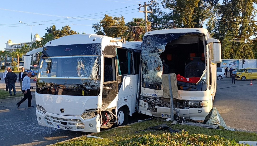 Antalya'da otel çalışanlarını taşıyan servis araçları çarpıştı: 13 yaralı