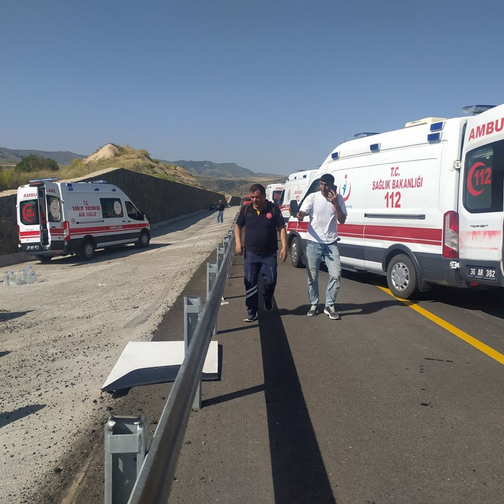 Kars'ta yolcu otobüsü şarampole devrildi: 7 ölü, 22 yaralı - 5