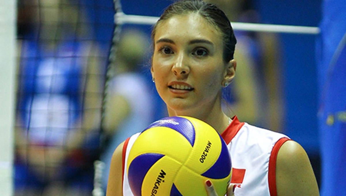 Voleybolcu Naz Aydemir Akyol milli takıma veda etti Voleybolcu Naz Aydemir Akyol milli takıma veda etti