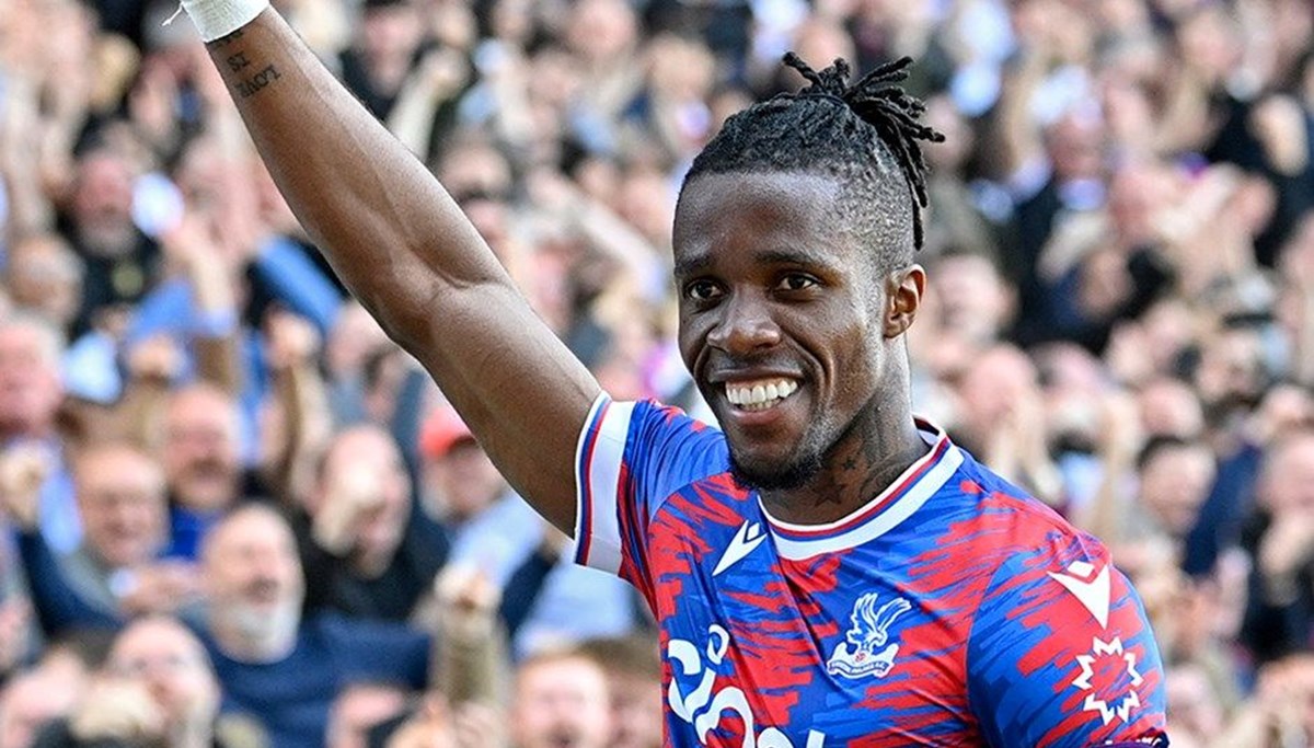 Wilfried Zaha transferinde yeni gelişme: Fenerbahçe teklifini iletti Wilfried Zaha transferinde yeni gelişme: Fenerbahçe teklifini iletti
