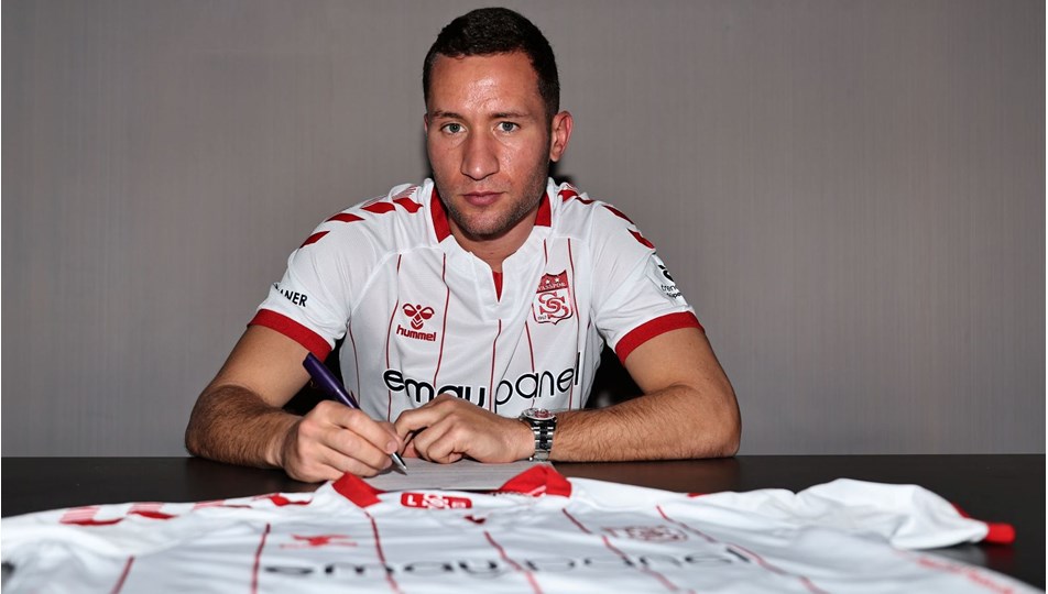 Sivasspor, Sırp futbolcu Veljko Simic'i transfer etti