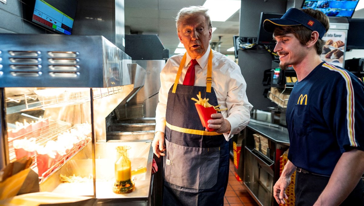 ABD başkan adayı Trump , rakibi Harris'i hedef aldı: Hamburgercide çalıştı ABD başkan adayı Trump , rakibi Harris'i hedef aldı: Hamburgercide çalıştı