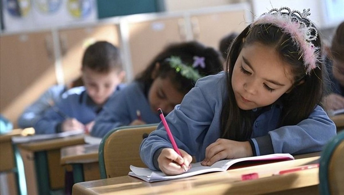 MEB'in yeni müfredatına uygun ders kitapları hazır MEB'in yeni müfredatına uygun ders kitapları hazır