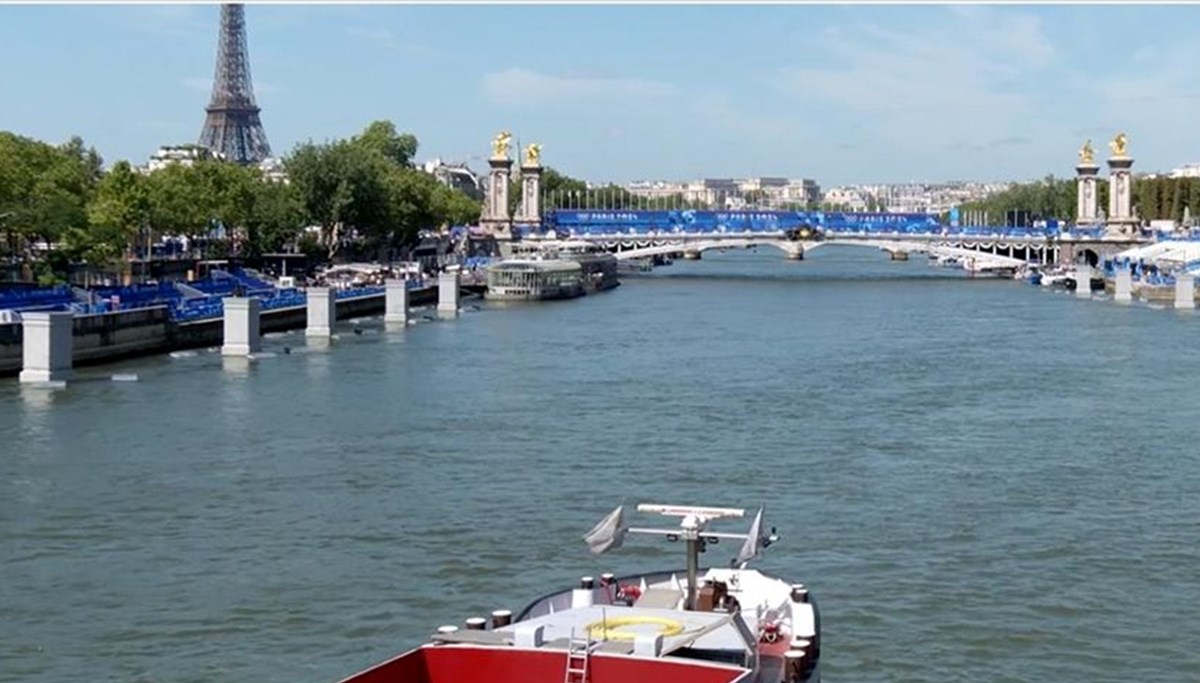 Fransa'nın Sen Nehri'ndeki triatlon antrenmanı kirlilik nedeniyle iptal edildi Fransa'nın Sen Nehri'ndeki triatlon antrenmanı kirlilik nedeniyle iptal edildi
