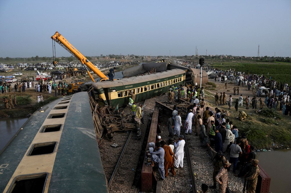 Pakistan'da tren faciası: En az 30 ölü, 90'dan fazla yaralı - 10