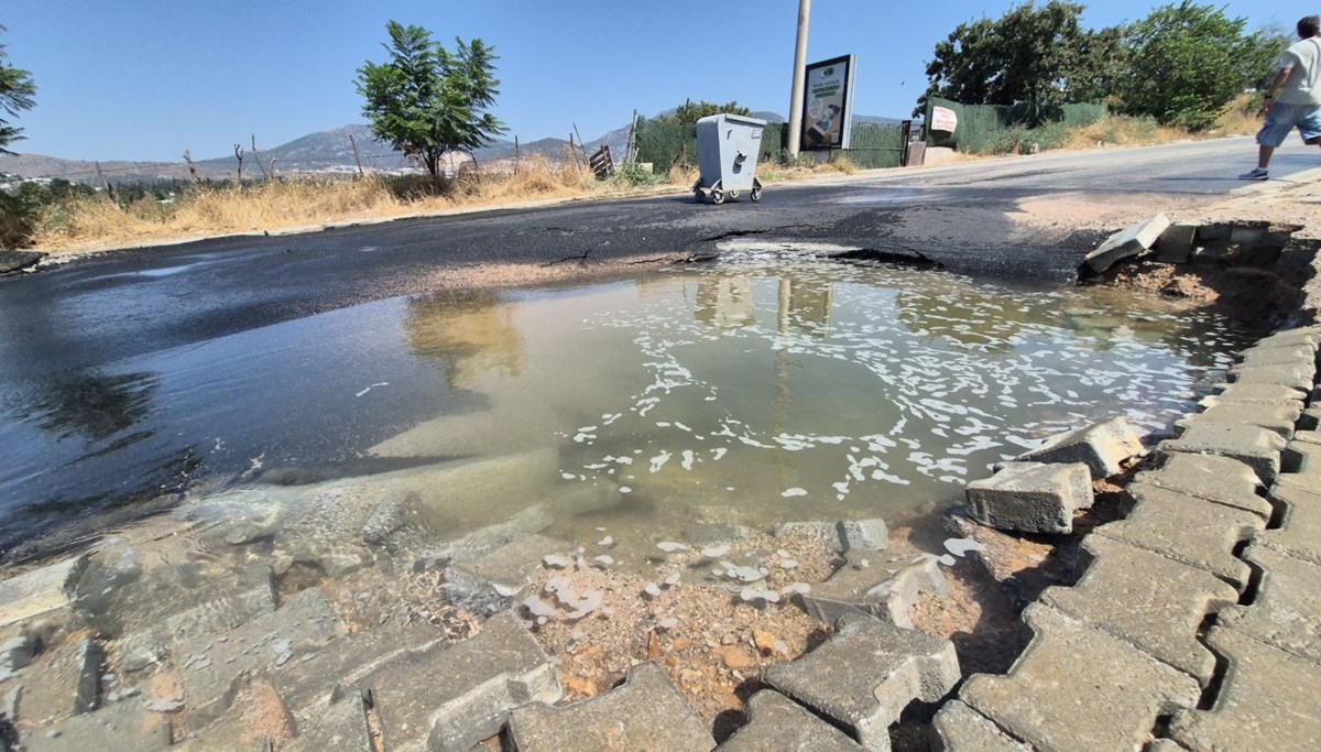 Bodrum'da su isale hattı patladı