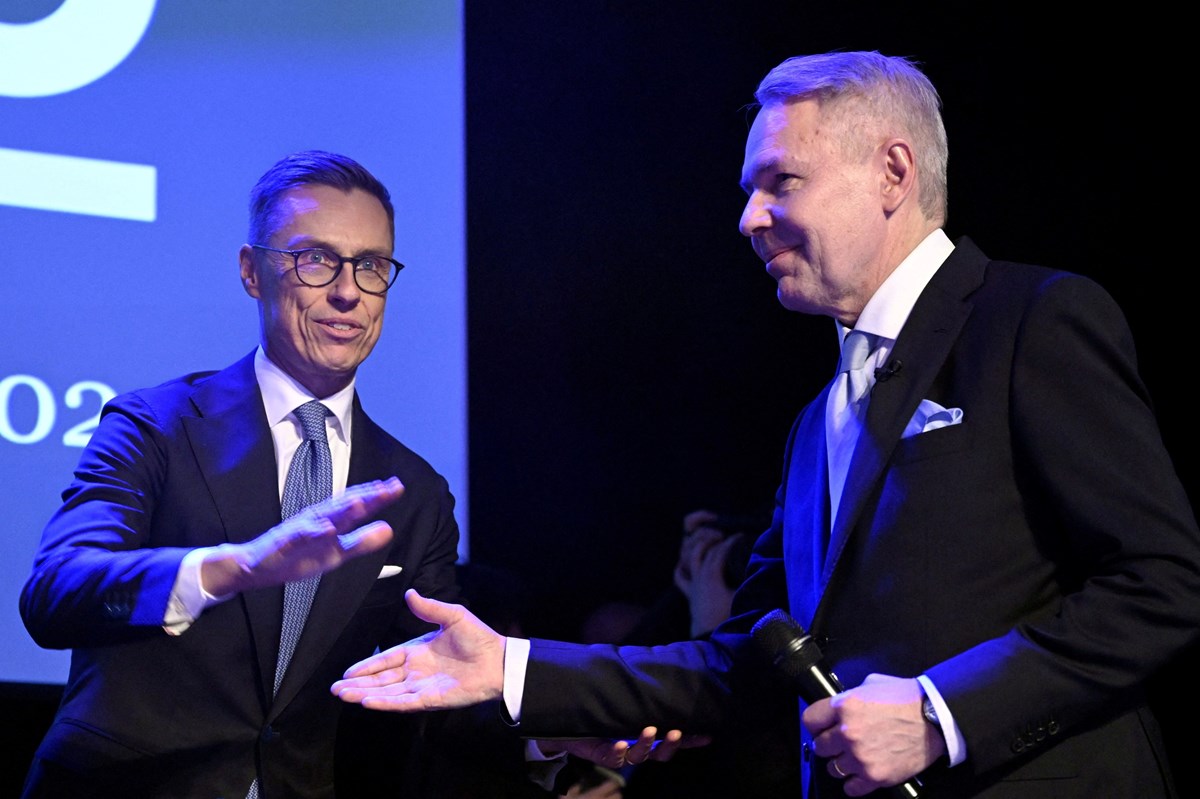 Alexander Stubb (solda), Pekka Haavisto (sağda)