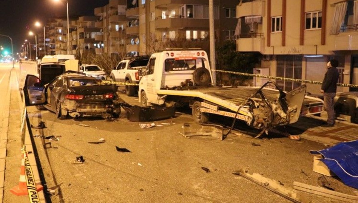 Kontrolden çıkan otomobil çekiciye çarptı: 1 ölü, 1 ağır yaralı