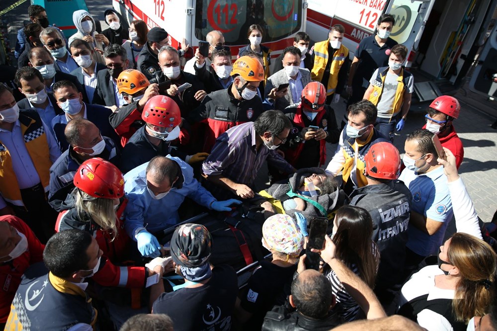 İzmir'de deprem sonrası enkaz altındakiler için zamana karşı yarış (65'inci saatte kurtarıldı) - 15