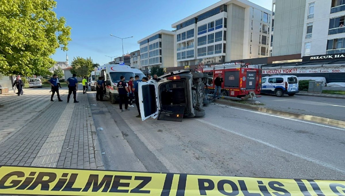 Polis aracı takla attı