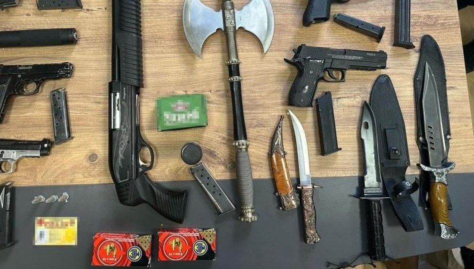 Sahte emniyet müdürü yakalandı: Evinden cephanelik çıktı