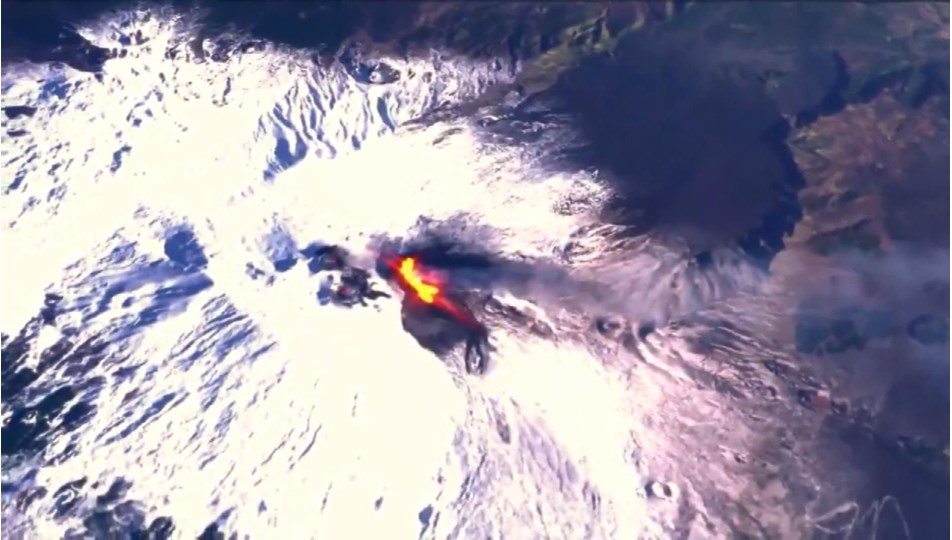 İtalya’da faaliyete geçen Etna Yanardağı uzaydan görüntülendi
