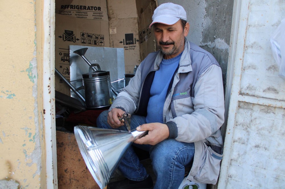 İlçenin Son Teneke Ustası: Bir Metrekarede Sanat ve Geçim 74 Eh HFEoHF0 JKf0jvGZYrw