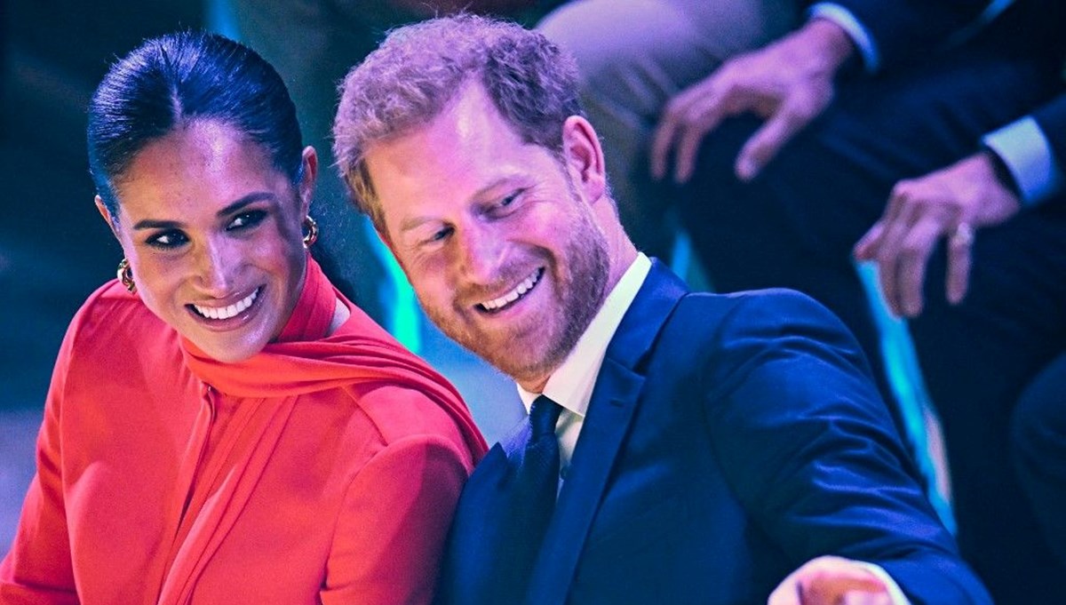Meghan Markle ve Prens Harry'nin insan hakları ödülü almasına tepki: Korkunç bir kendini beğenmişlik Meghan Markle ve Prens Harry'nin insan hakları ödülü almasına tepki: Korkunç bir kendini beğenmişlik