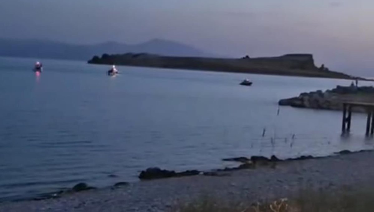 Van Gölü'ne giren şahıs kayboldu Van Gölü'ne giren şahıs kayboldu