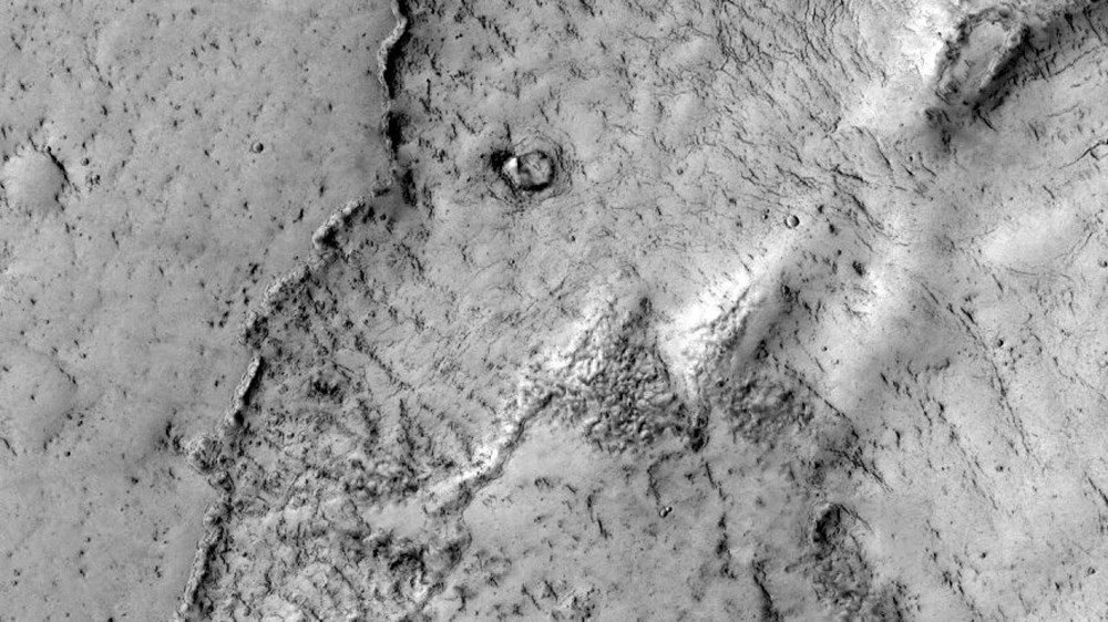 Astronomlar Mars'ta bir 'Ayı' keşfetti - 4