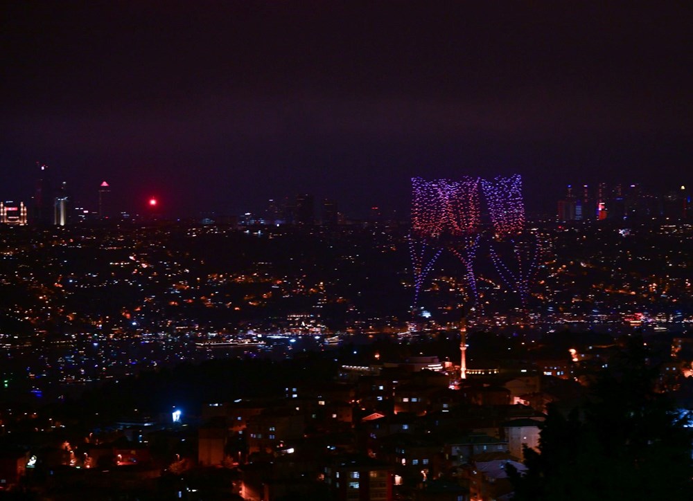 İstanbul Boğazı'nda 2023 dronla 100. yıl gösterisi - 11