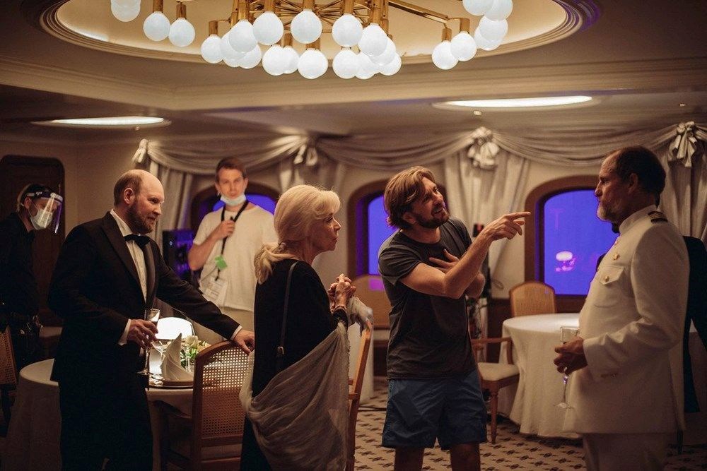 Cannes ödüllü Hüzün Üçgeni filminin başrol oyuncusu Charlbi Dean hayatını kaybetti - 8