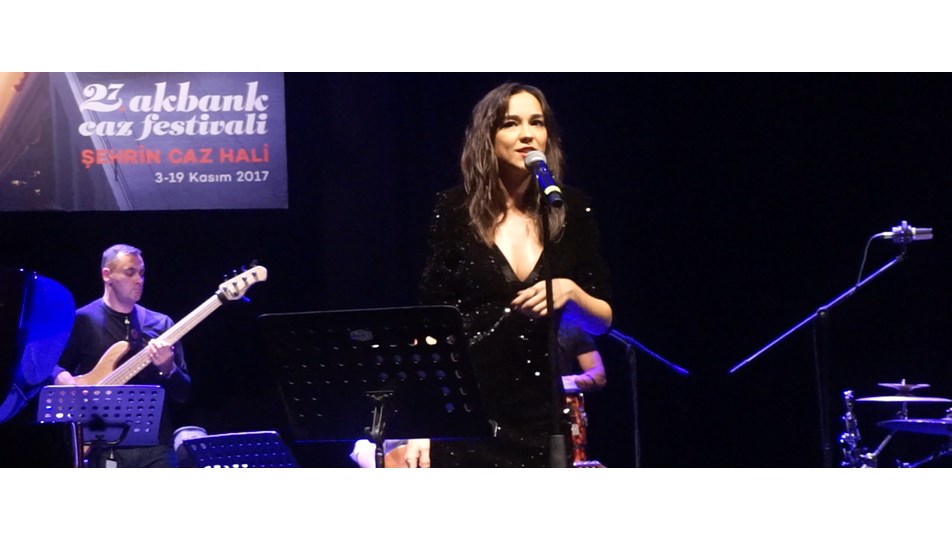 Türkü Turan, 27. Akbank Caz Festivali'nde sahnedeydi