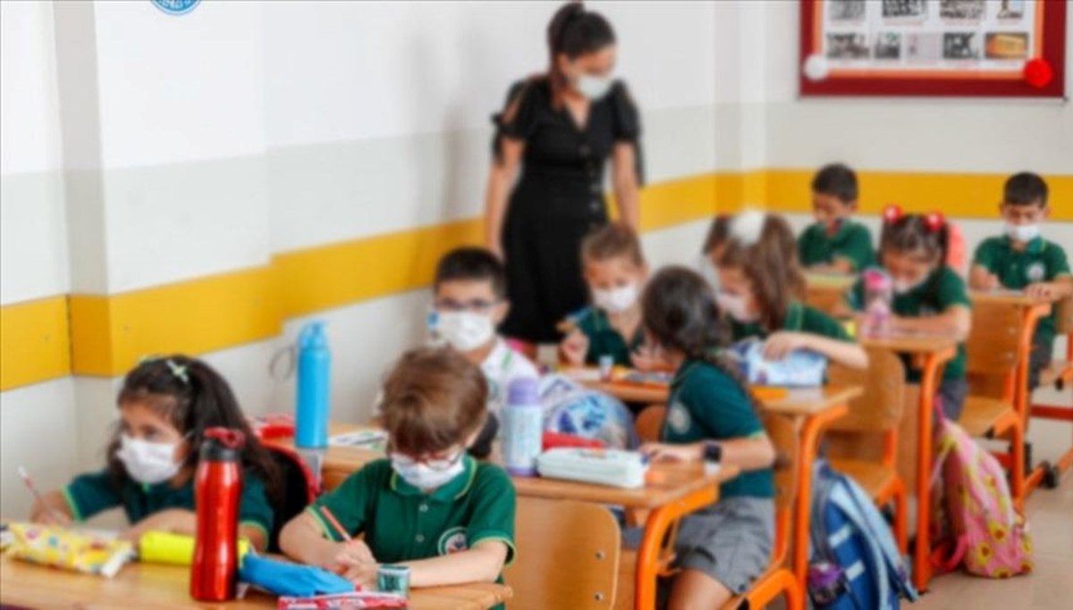 Bakan Özer'den 'uzman ve başöğretmenlik sınavı' açıklaması