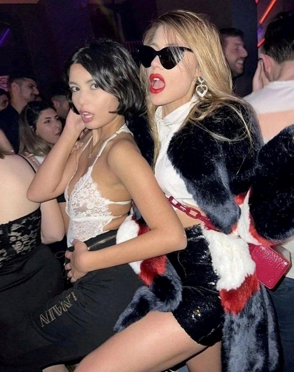 Önce parti, sonra cami! Nihal Candan'dan dikkat çeken doğum günü: Merhaba dünyam, geri döndüm - 2