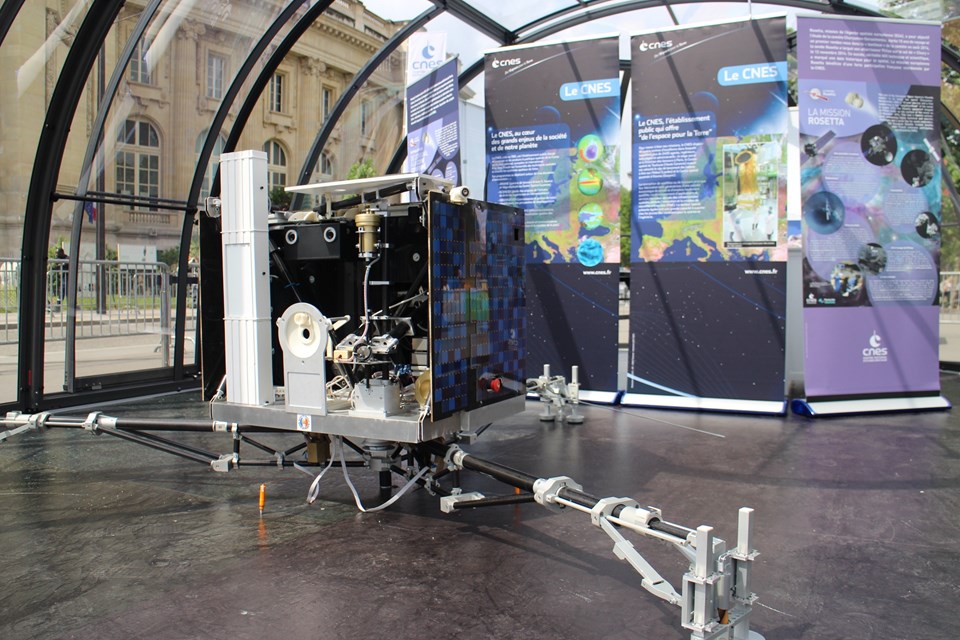Uzay aracı Philae'nin maketi Paris'te - 1