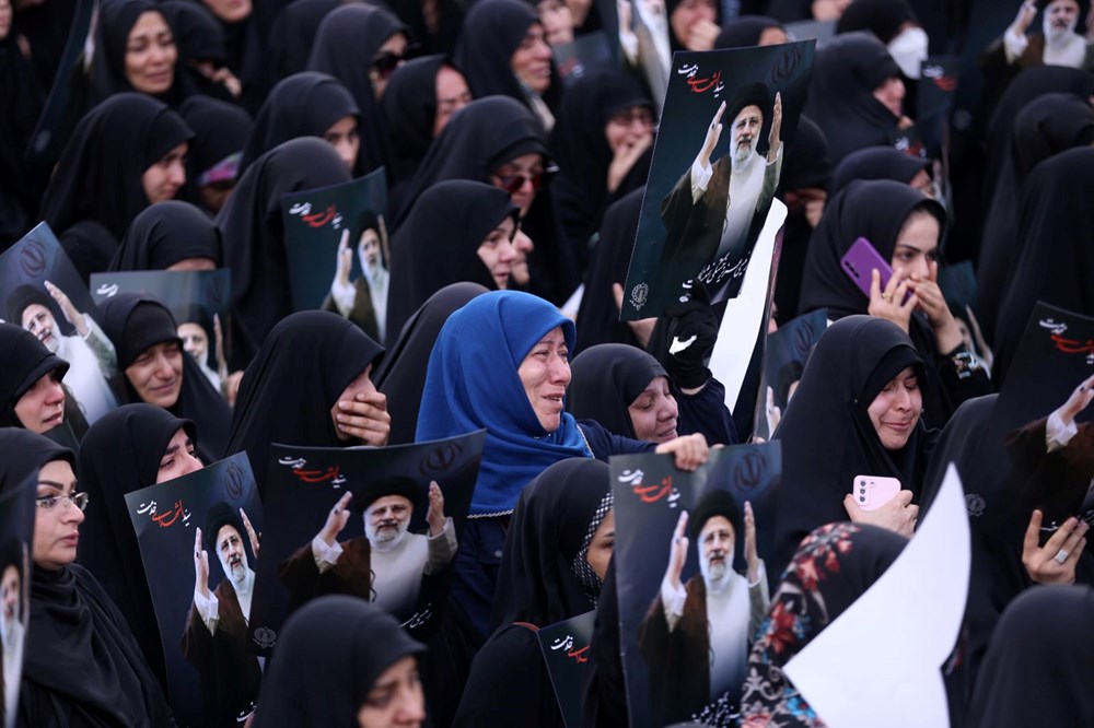 İran Reisi'nin yasını tutuyor - 11