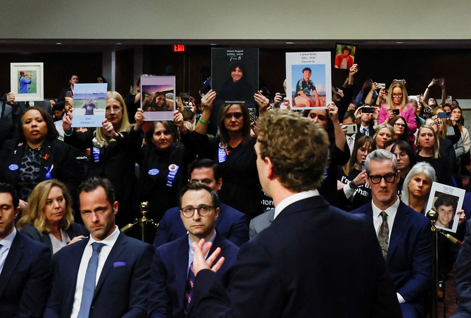 Zuckerberg, ABD Senatosu'ndaki oturumda özür dilemek zorunda kaldı - 1