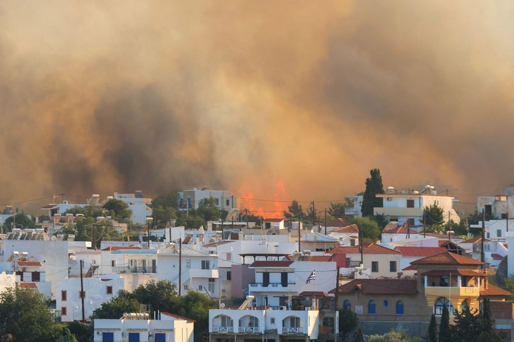 Yunanistan'da alevler mühimmat deposuna ulaştı, şiddetli patlama yaşandı - 9