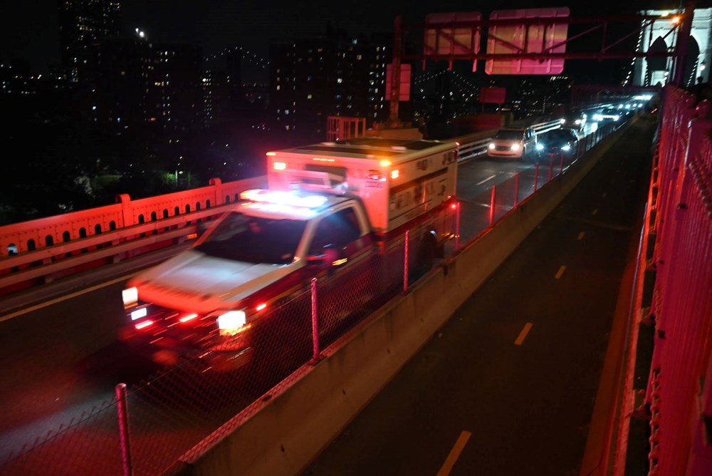 Meksika donanmasına ait eğitim gemisi Brooklyn Köprüsü'ne çarptı: 2 ölü, 20 yaralı - 2