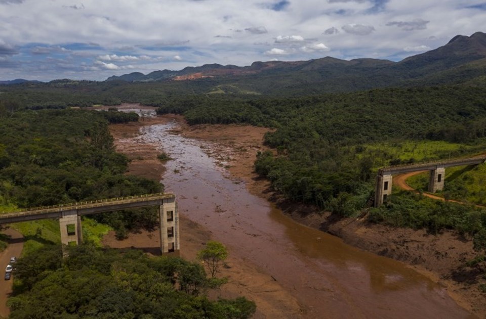 Brezilya'da barajın çökmesi sonucu ölenlerin sayısı 65'e çıktı - 1
