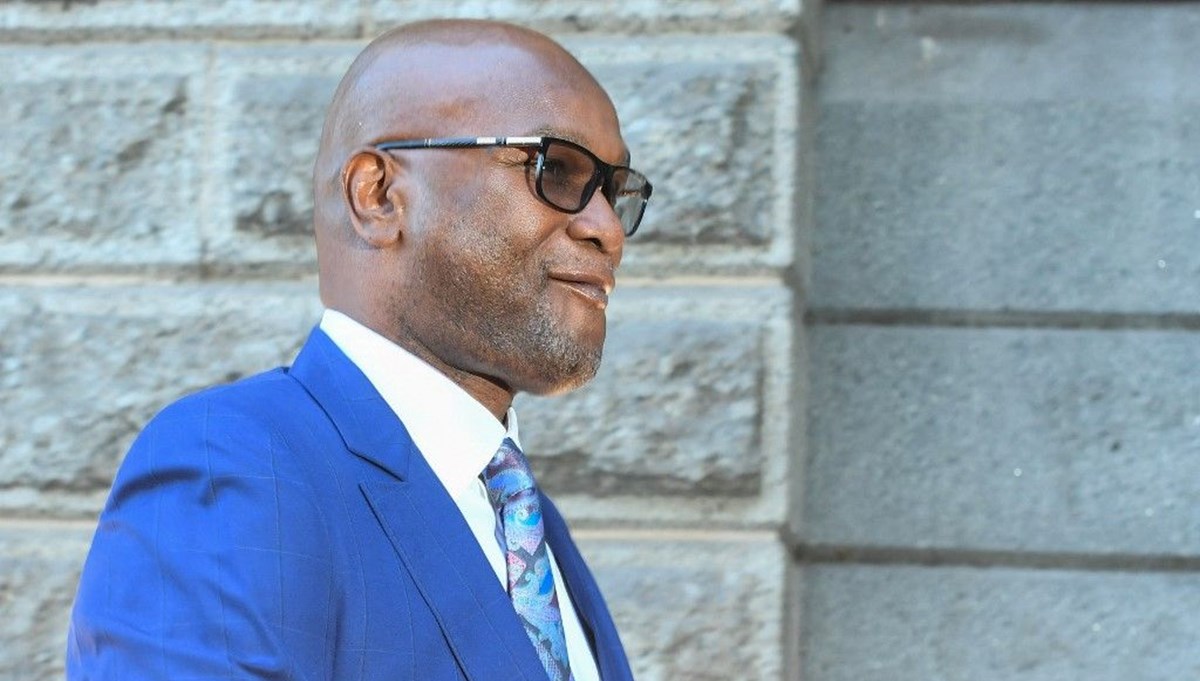 Güney Afrika Büyükelçisi 22. kattan düştü