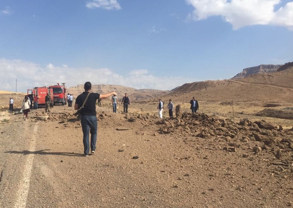 Mardin'de askeri aracın geçişi sırasında patlama: 4 şehit - 2