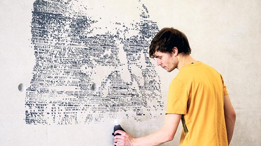 Telefonla duvar boyayan sanatçı NTV