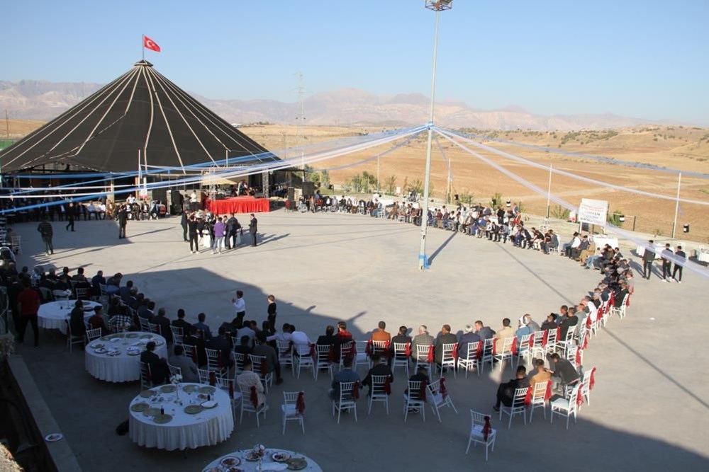 Aşiret düğününde gelinle damada 1 kilo altın - 7