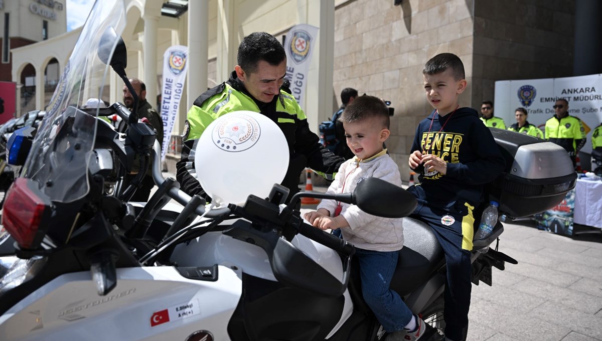 EGM'den Karayolu Trafik Haftası etkinliği düzenlendi EGM'den Karayolu Trafik Haftası etkinliği düzenlendi