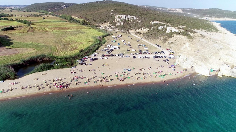 İtalyan koyu, tatilcilerin atıklarıyla çöplüğe döndü - 19