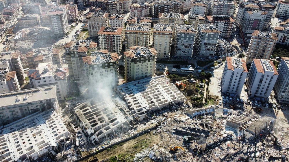 Rönesans Rezidans'ın enkazında 'yaşam' belirtisi - 1