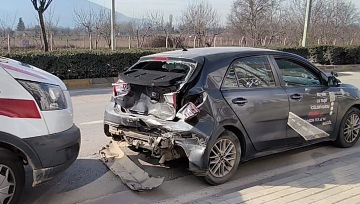 Bursa’da direksiyon sınavı sırasında kaza: 4 yaralı