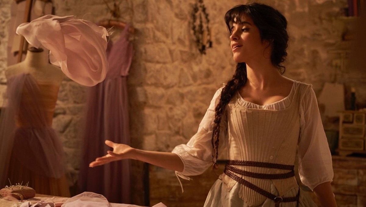 Camila Cabello'lu Cinderella’dan ilk fragman