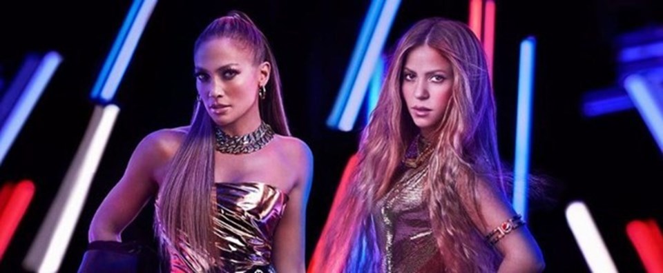 Jennifer Lopez ve Shakira, Super Bowl'da birlikte sahne alacaklarını sosyal medya hesaplarından duyurdu.
