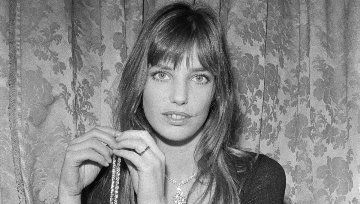 Dünyaca ünlü şarkıcı ve oyuncu Jane Birkin hayatını kaybetti