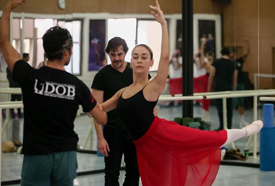 Ünlü Arjantinli balet Alejandro Parente sanatçılara yönelik eğitim için İzmir'de - 2
