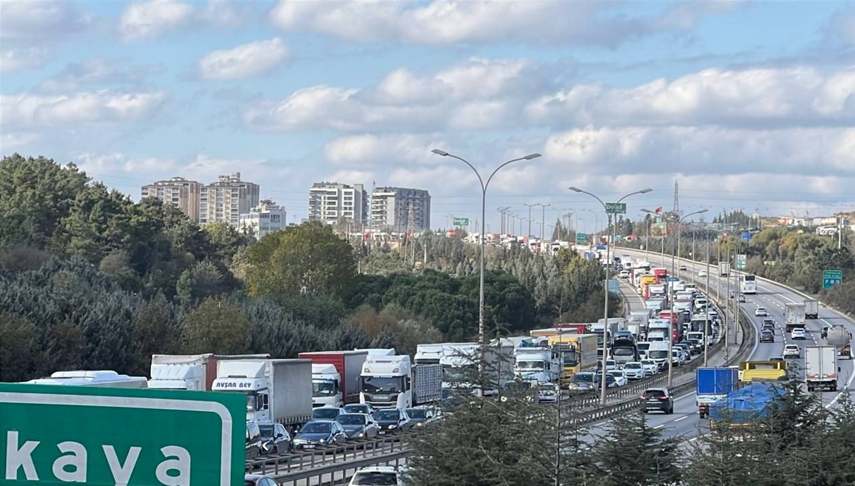 Otoyolda trafiği durduran kaza: Ankara yönünde uzun araç kuyrukları oluştu